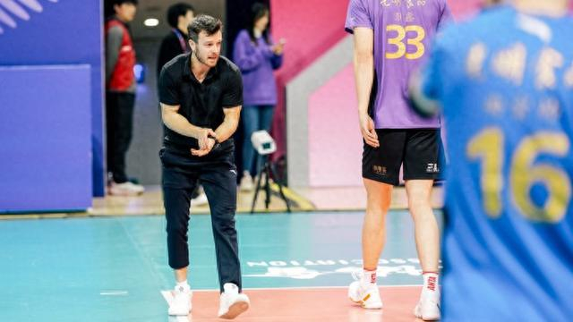 kaiyun-没想到吧，上海男排幕后藏着位英伦“体能魔法师”|艾德里安|新民晚报|卡迪夫城|训练|教练_新浪体育_新浪新闻