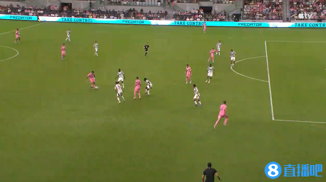 还是0-0！阿连德禁区内抽射破门，边裁举旗示意越位在先进球无效