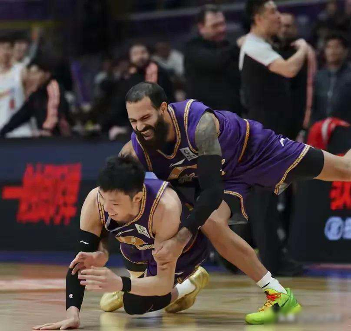 开云体育下载-北控首钢拼到最后一刻，京畿德比火药味浓，季后赛门槛越来越窄|青岛市|广东队|辽宁|三分球|福建队_新浪体育_新浪新闻